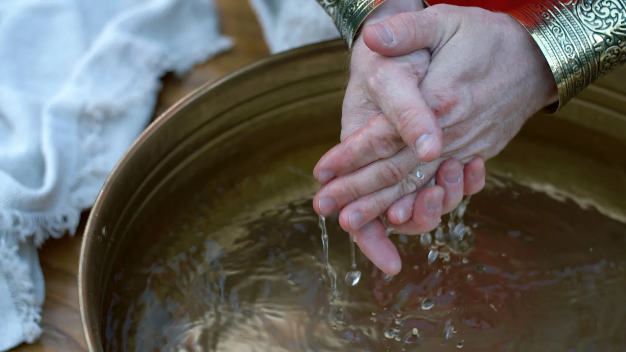 Depiction of Pilate washing his hands